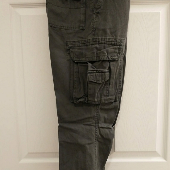Unionbay (8) cargo pants - NWOT - Picture 4 of 8